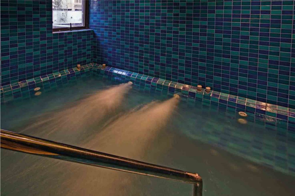 flats in salt lake: Jacuzzi | brand new apartments salt lake city